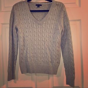Tommy Hilfiger V-Neck Cable Sweater SIZE: LARGE